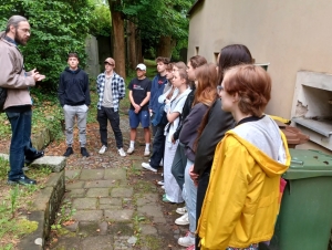 DS na židovském hřbitově