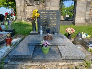 Rodinná hrobka Liškových, Brandýs nad Labem – Stará Boleslav, ulice Josefa Truhláře